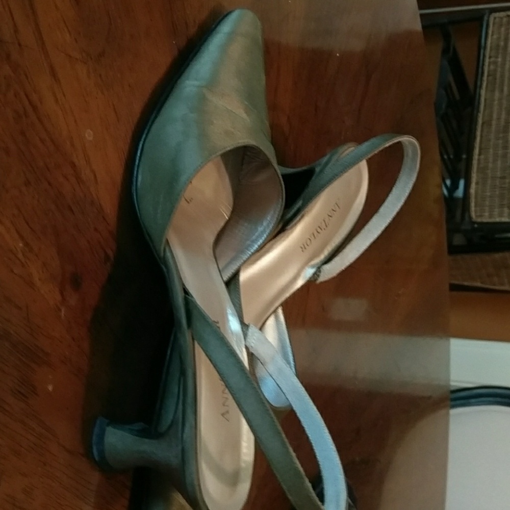 Olive satin dress shoe, gently used